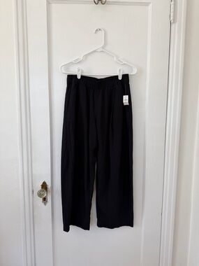 GAP Mid Rise Linen-Blend Easy
Barrel Pants